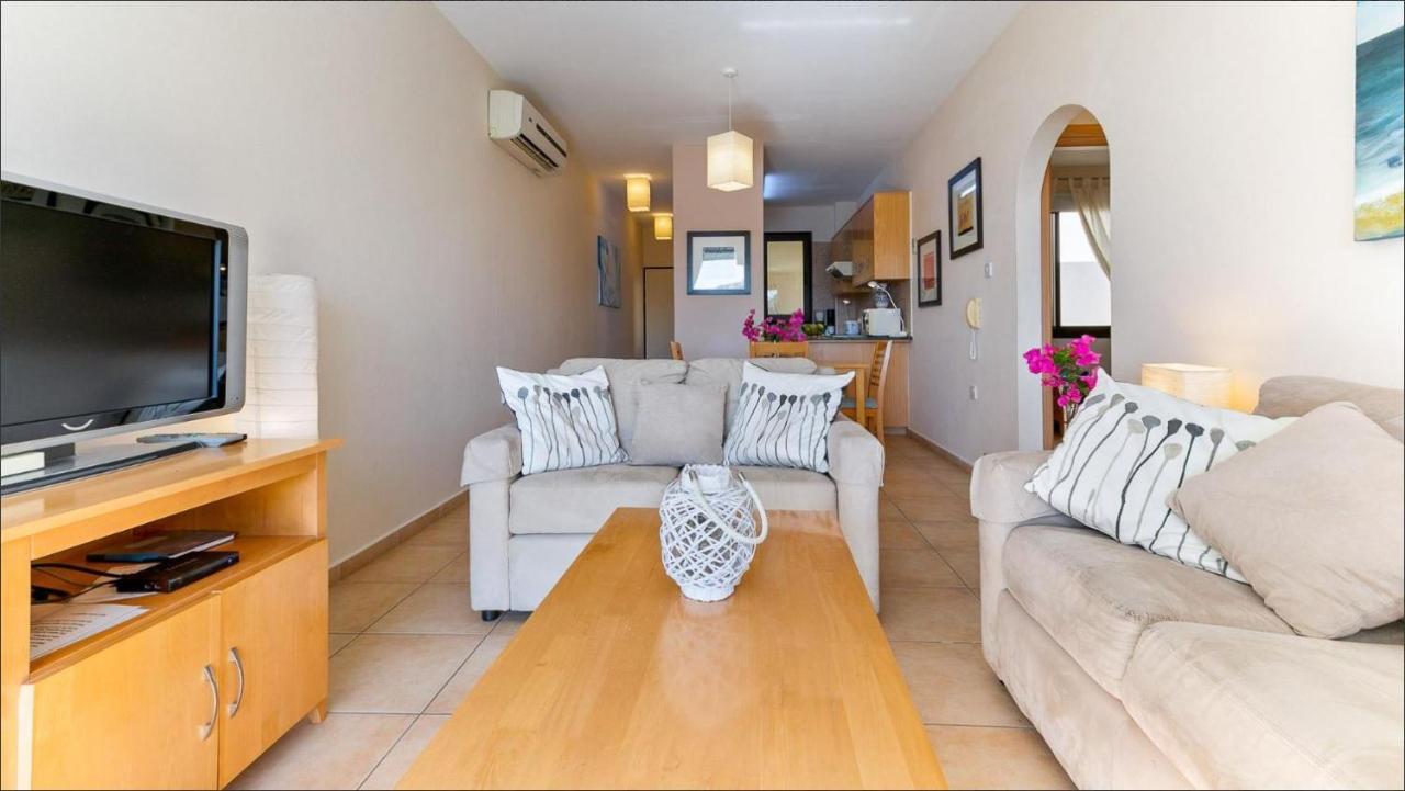 Spacious Contemporary Apartment Pissouri Bagian luar foto